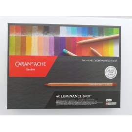 Caja Con 40 Lapices De Colores Luminance 6901 Carandache
